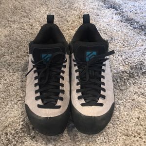 Guide Tennie Five Ten women’s approach shoes 9.5